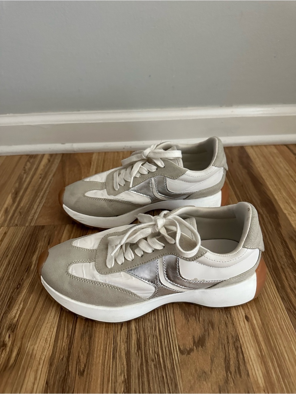 Steve Madden Escapade Sneakers White & Gray Size 8.5M